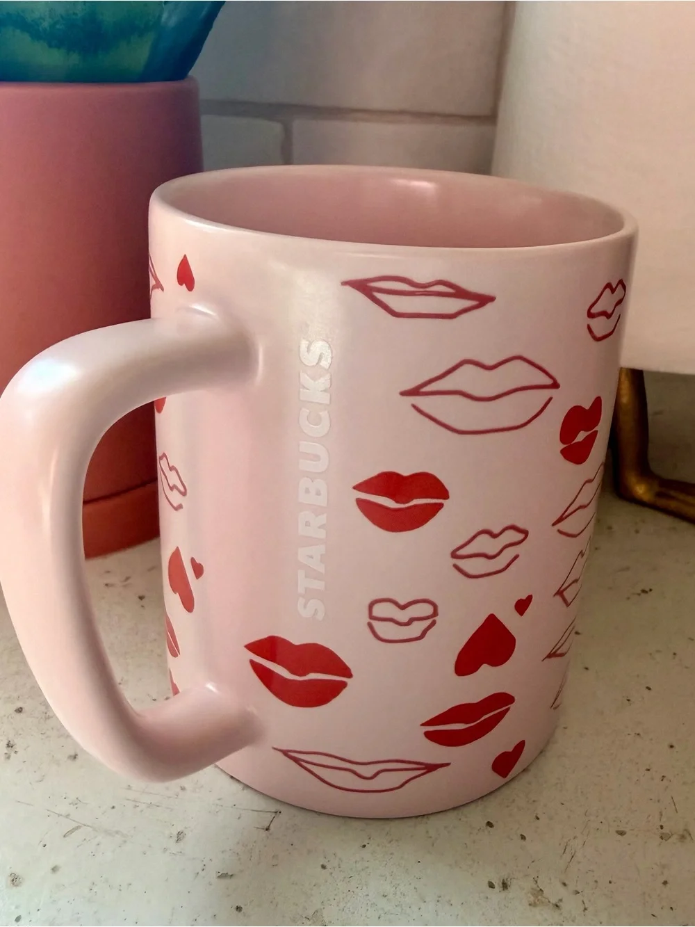 Starbucks 2020 Valentine’s Day Lips & Hearts 14 oz Pink Ceramic Mug
